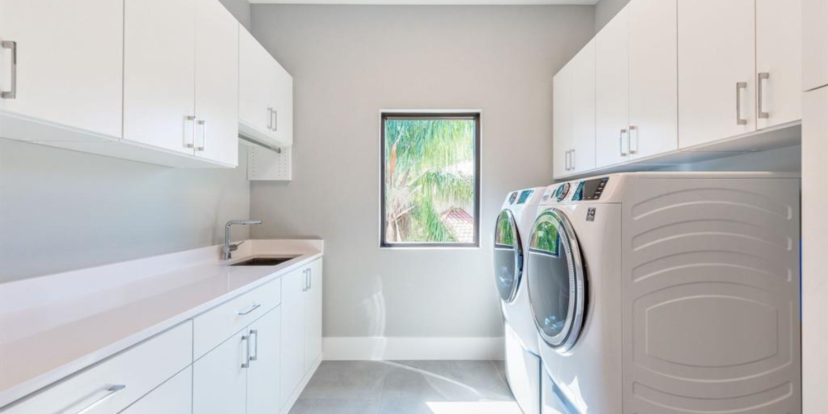 Custom laundry room designed by SpaceManager Closets | Houston, TX