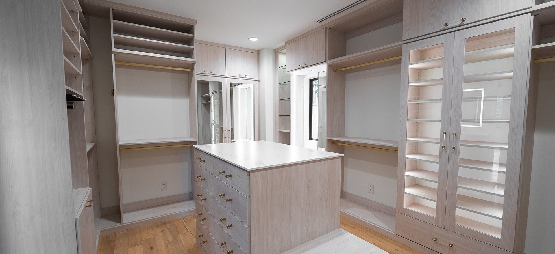 Master Closet Marvels: Weighing the Pros and Cons of Carpentry vs. Custom Closet Companies